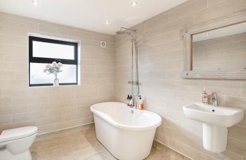 Wigton House | Experience North Plain Barn: Family-Friendly with Hot Tub