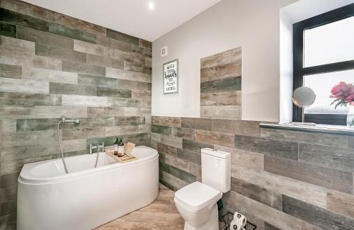 Wigton House | Experience North Plain Barn: Family-Friendly with Hot Tub