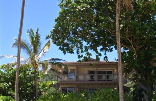 Pupukea House | Beachfront Paradise with Hot Tub & Air Conditioning