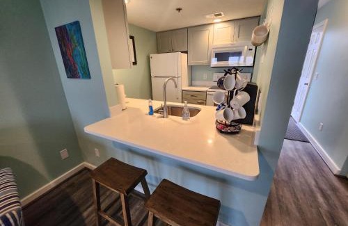 Traverse City House | Family-Friendly North Shore Inn TC 102 with Pool Access