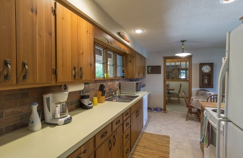 Empire Cottage | Experience North Shore Little Glen Lake Cottage Getaway