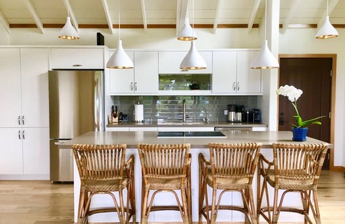 Pauwela House | Enchanting North Shore Ocean View Cottage with Spa & Breakfast
