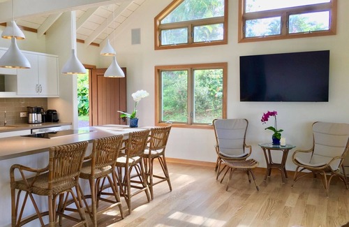 Pauwela House | Enchanting North Shore Ocean View Cottage with Spa & Breakfast