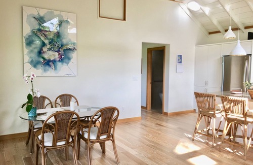 Pauwela House | Enchanting North Shore Ocean View Cottage with Spa & Breakfast