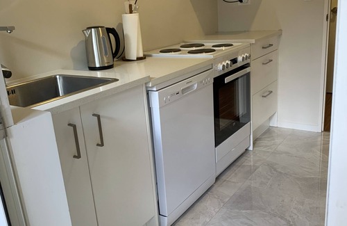 Greenhithe Apartment | North Shore Private Haven with Breakfast and Family-Friendly Amenities