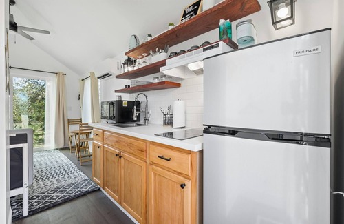 Fredericksburg House | Cozy North Star Nook - Pet Friendly Tiny Home Retreat