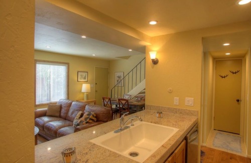 Lake Forest Condo | Newly Remodeled Tahoe Condo with Pools and Hot Tub