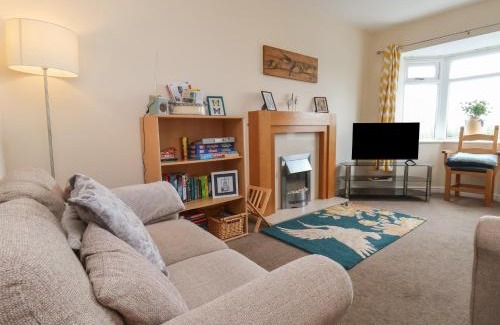 Loftus House | Pet-Friendly Retreat at North Terrace - Rated 9/10 by Guests