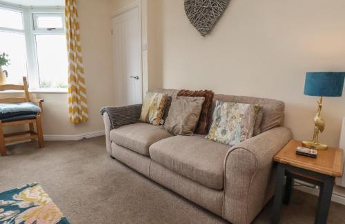 Loftus House | Pet-Friendly Retreat at North Terrace - Rated 9/10 by Guests