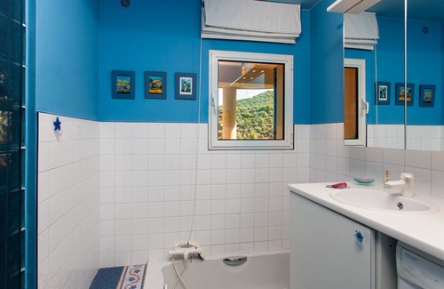 Mollans-sur-Ouveze Villa | North Ventoux Bastide: Top-Rated with Pool & Ocean Views