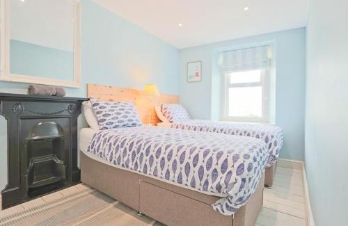 Shaldon House | Cozy North View Cottage in Shaldon Village - Pet Friendly Stay
