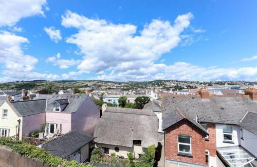 Shaldon House | Cozy North View Cottage in Shaldon Village - Pet Friendly Stay