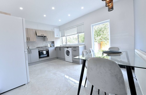 Hale House | Modern 3 Bedroom House in North West London Near Central