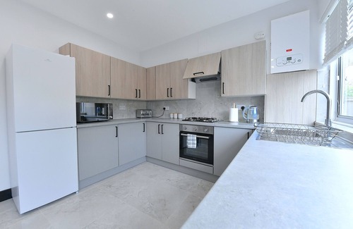 Hale House | Relaxing North West London Escape with Family-Friendly Amenities