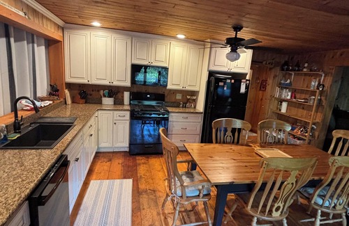 Lunenburg Cabin | Discover Northeast Kingdom at Nealpond VT - 10/10 Stay!