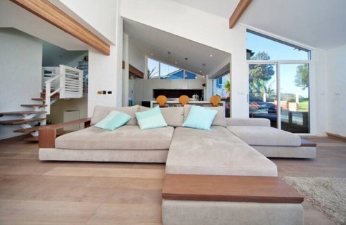 Warriewood House | Beachfront Family Retreat at Northern Beaches - 9.6/10 Rated