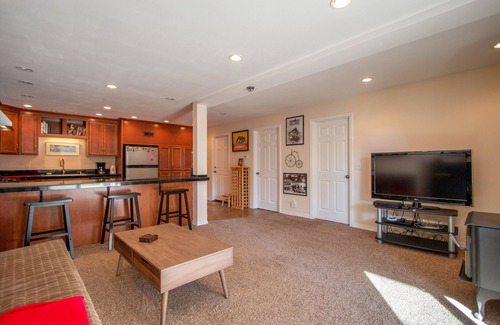 White Salmon House | Exceptional Northern Daylights Near Downtown White Salmon
