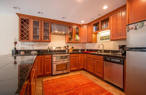 White Salmon House | Exceptional Northern Daylights Near Downtown White Salmon