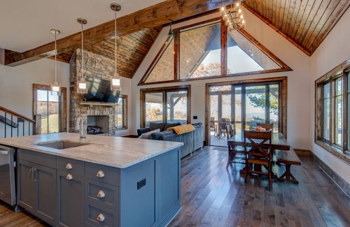 Elk Park House | Stunning Northern Exposure at Eagles Nest - Walk to Winery!