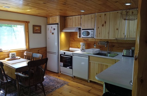 Algoma District Cottage | Eco-Friendly Cottage with Lake Views and Spa Amenities