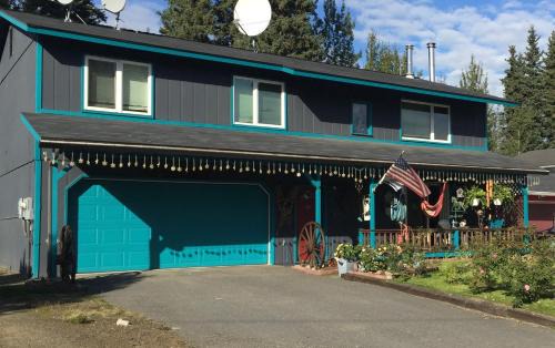 Fairbanks Apartment | Family-Friendly Northern Knights: 4-Star Stay with High Ratings