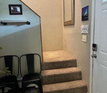 Fairbanks Apartment | Family-Friendly Northern Knights: 4-Star Stay with High Ratings