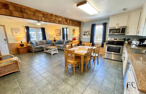 Ocracoke House | Pet-Friendly Northern Pond with Inviting Porches and Breakfast