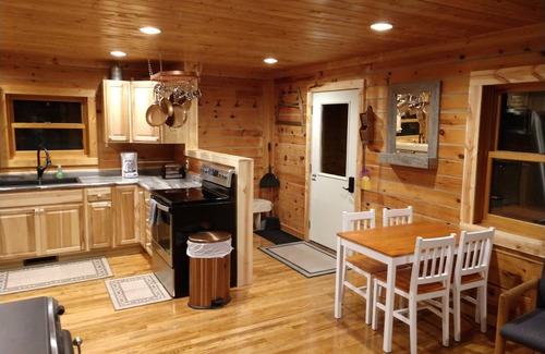 Popple Cabin | Remote Northern Cabin Getaway with Breakfast & Family Fun
