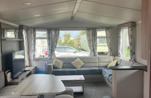 Mappleton Resort | Relax at Northfield 8: Poolside Ocean Views Await