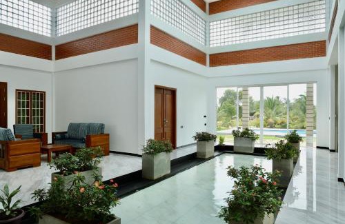 Pachchilaipalli House | Relax at North Joy Resort with Pool and Oceanfront Views