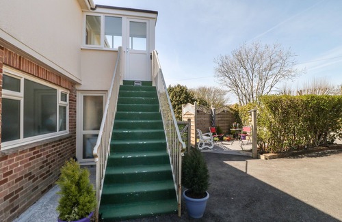 Newton Ferrers Cottage | Inviting Northlands Studio with Kitchen & Breakfast Included