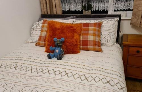 Kirkhill Apartment | Charming Northlea Cottage: Family-Friendly & Guest Rated 9.6