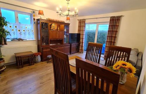 Kirkhill Apartment | Charming Northlea Cottage: Family-Friendly & Guest Rated 9.6