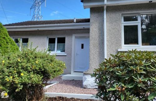 Kirkhill Apartment | Charming Northlea Cottage: Family-Friendly & Guest Rated 9.6