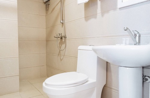 Bagong Pag-asa Hotel | Cozy Northpointe Residences with Pool and Restaurant Access
