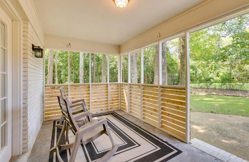 Northport House | Perfect Northport Game Day Getaway Near University