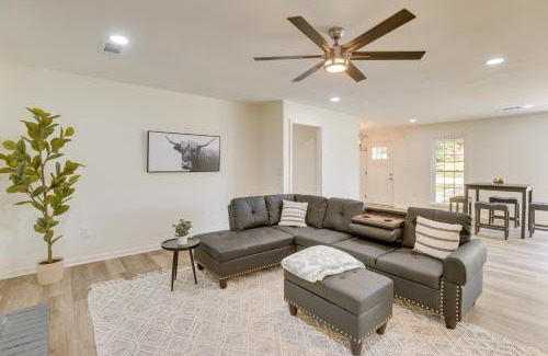 Northport House | Perfect Northport Game Day Getaway Near University