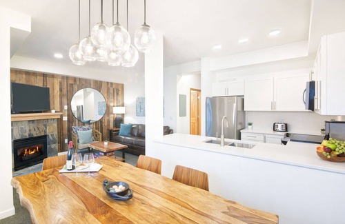 Whistler Cay Estates Apartment | Central 2BR Retreat with Pool & Spa Amenities Await