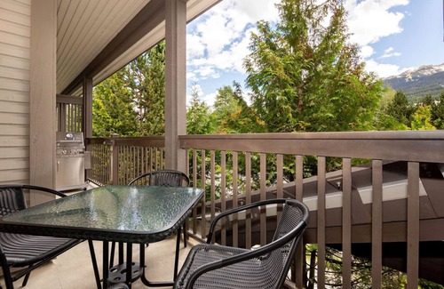 Whistler Cay Estates Apartment | Central 2BR Retreat with Pool & Spa Amenities Await