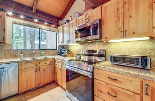 Truckee Condo | Northstar Resort Condo w/Hot Tub, Shuttle Access!