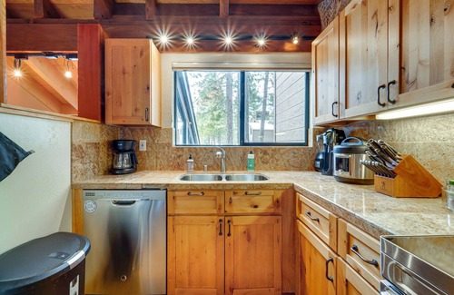 Truckee Condo | Northstar Resort Condo w/Hot Tub, Shuttle Access!