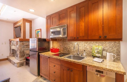 Truckee Apartment | Top-Rated Northstar Village Studio with Pool and Spa