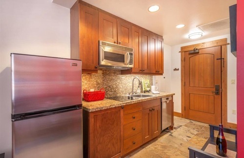 Truckee Apartment | Top-Rated Northstar Village Studio with Pool and Spa