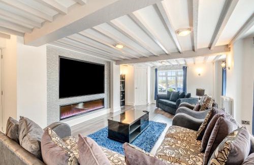 Flamborough House | Northstead Lodge: Pet-Friendly Retreat with Pool Access