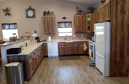 Norcatur Cabin | Modern Hunting Lodge with Pool and Restaurant Amenities