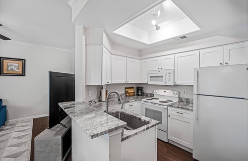 Shepherd Mountain Condo | Remodeled 1 Bed Condo: Pet & Child Friendly in Austin