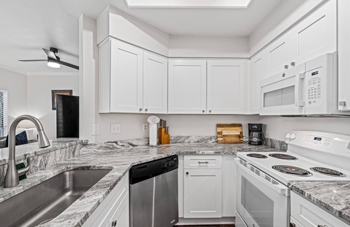 Shepherd Mountain Condo | Remodeled 1 Bed Condo: Pet & Child Friendly in Austin