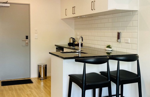 Frankton Hotel | Family-Friendly Norton Motel with Kitchen & Breakfast Included