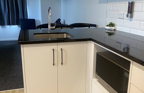 Frankton Hotel | Family-Friendly Norton Motel with Kitchen & Breakfast Included