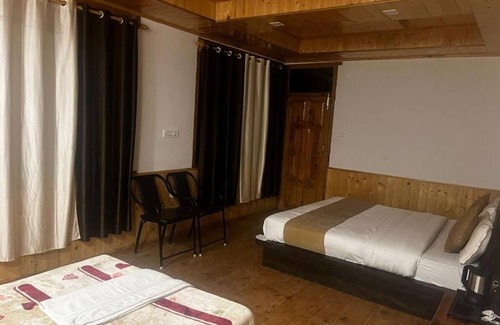 Cheog Hotel | Family-Friendly Triple Room at Norvin Homes with Breakfast